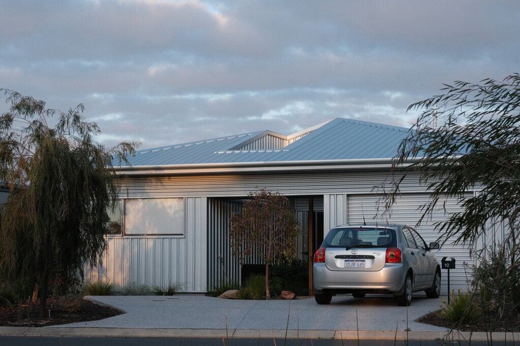 Kealy house WA with Fielders TL-5 roof and wall cladding made from ZINCALUME steel