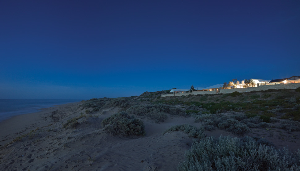 The house enables its occupants to experience a sense of wonderment at the constantly shifting natural environment all day long.