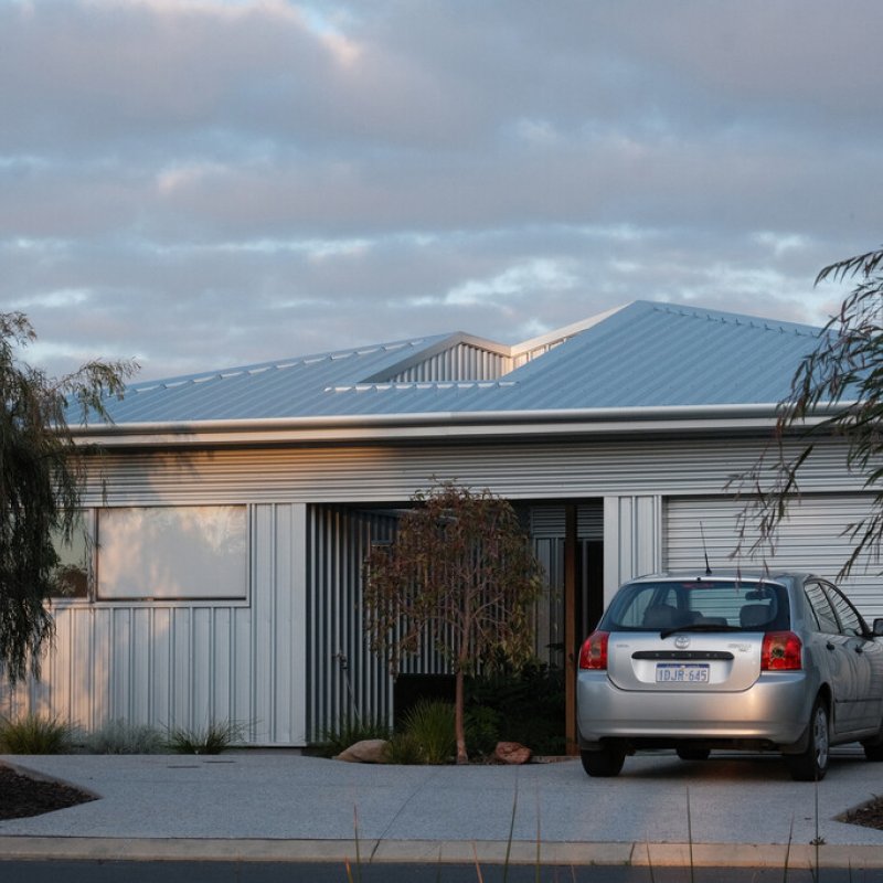 Kealy house WA with Fielders TL-5 roof and wall cladding made from ZINCALUME steel