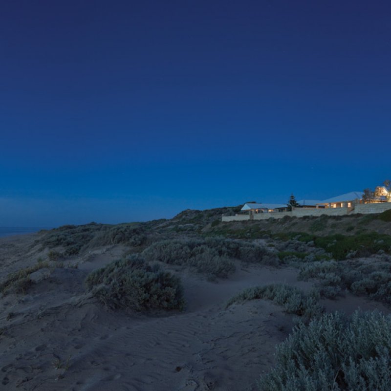 The house enables its occupants to experience a sense of wonderment at the constantly shifting natural environment all day long.